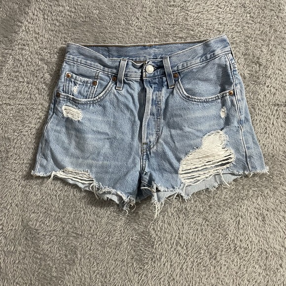 Levi's 501 Shorts Womens Size 25 Cut Off Button Fly Distressed Light Wash Denim - Picture 1 of 9